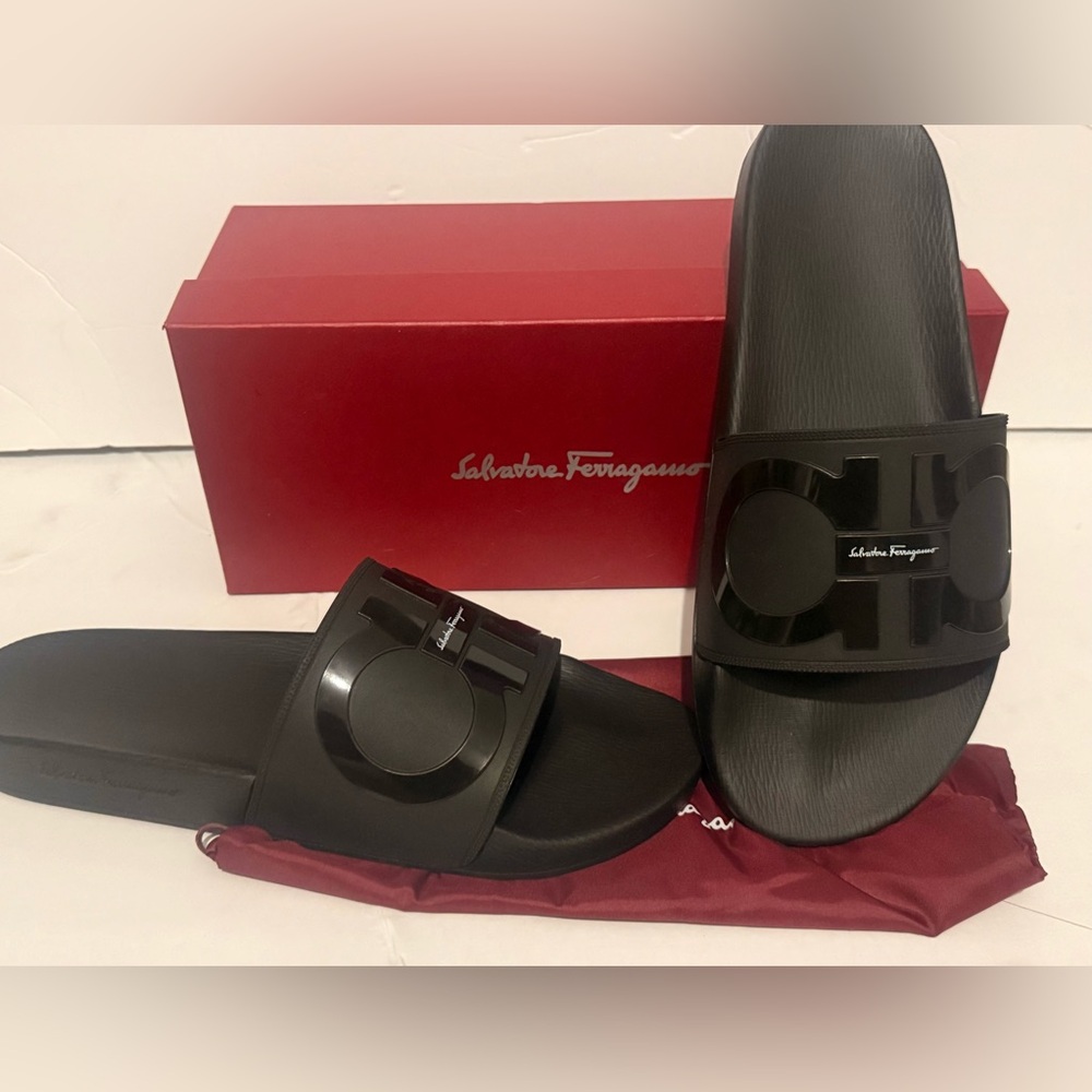 Brand New Salvatore Ferragamo Black Rubber Sandals – Authentic